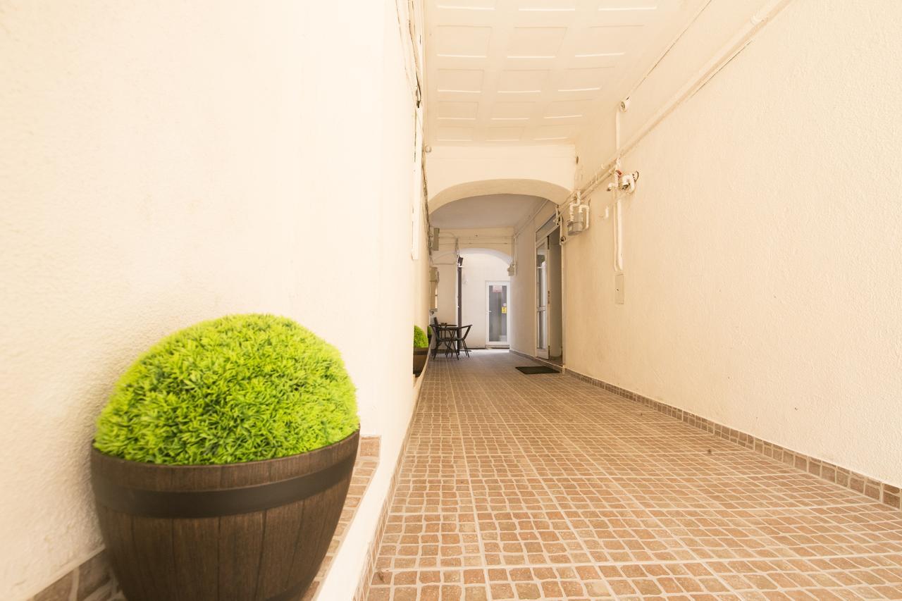 Sunny Old Town Apartment Брашов Екстер'єр фото