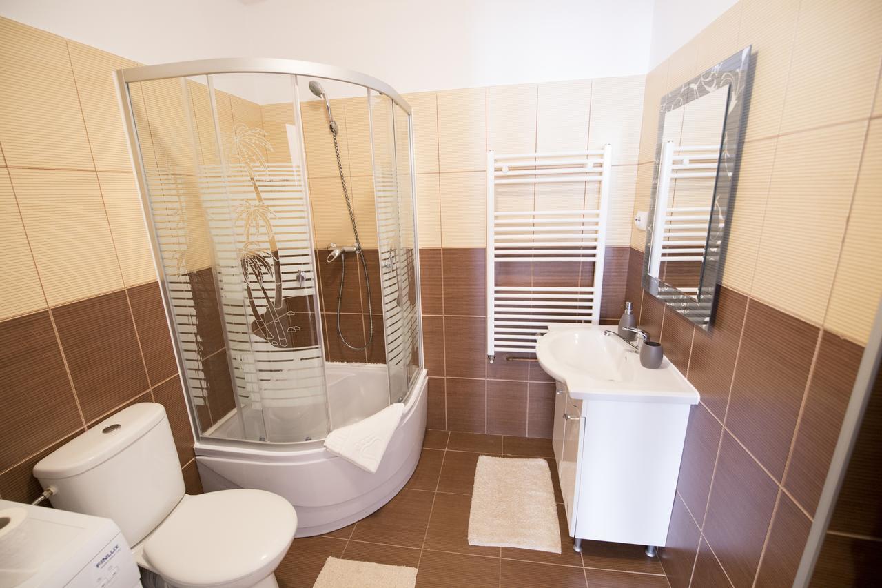 Sunny Old Town Apartment Брашов Екстер'єр фото