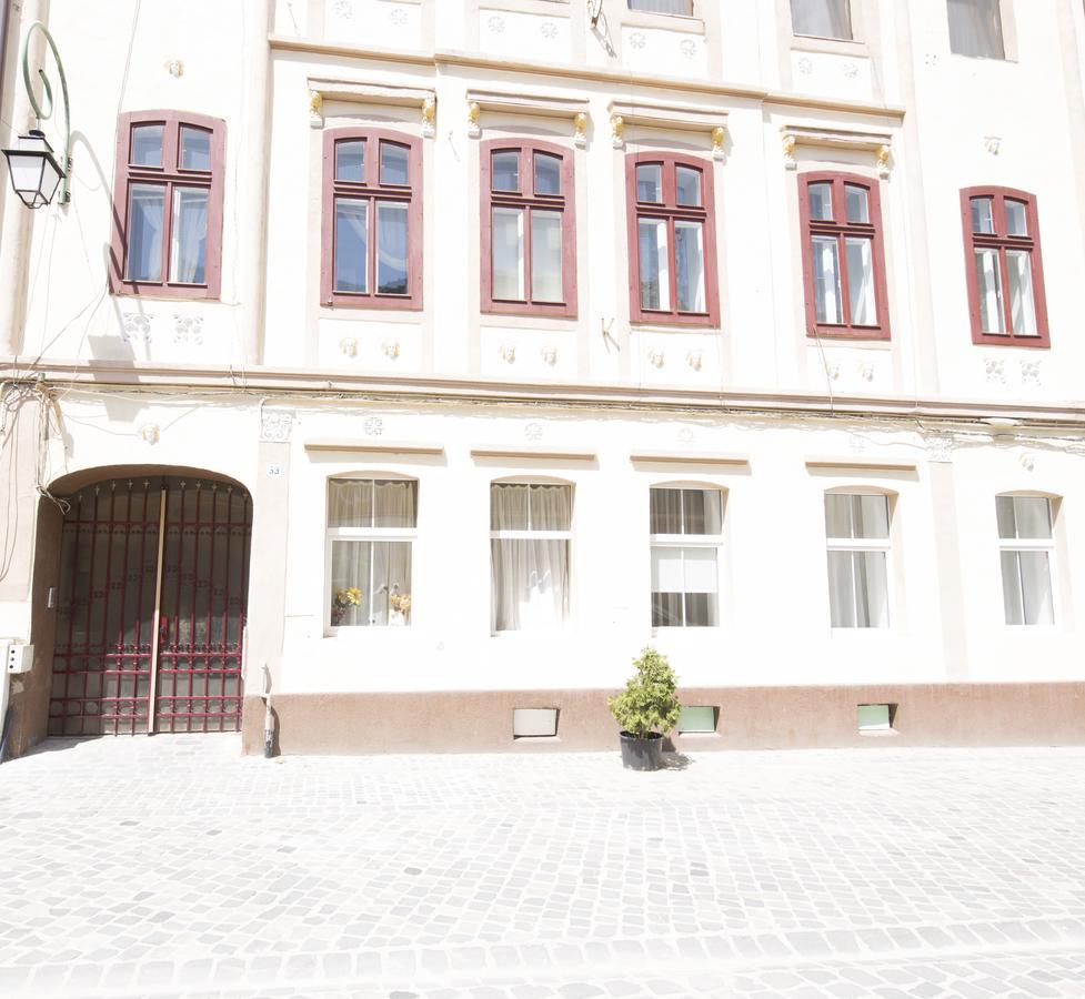 Sunny Old Town Apartment Брашов Екстер'єр фото