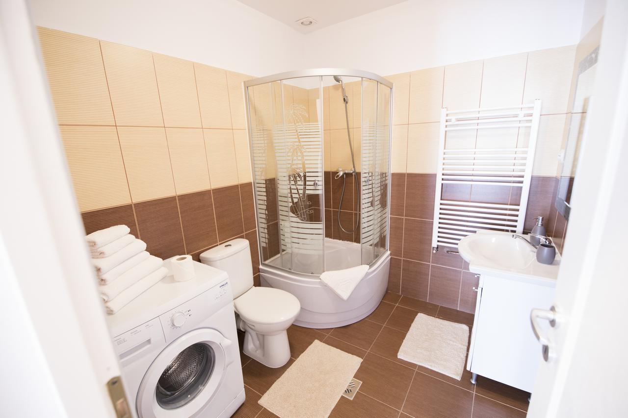 Sunny Old Town Apartment Брашов Екстер'єр фото