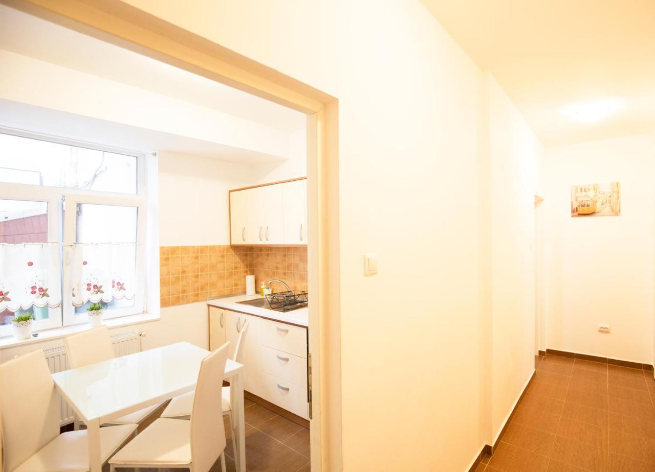 Sunny Old Town Apartment Брашов Екстер'єр фото