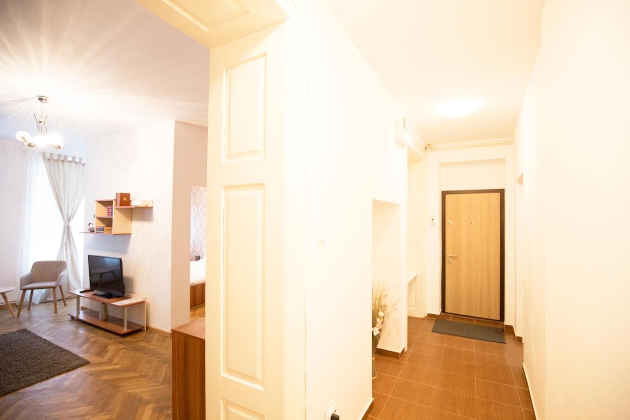 Sunny Old Town Apartment Брашов Екстер'єр фото