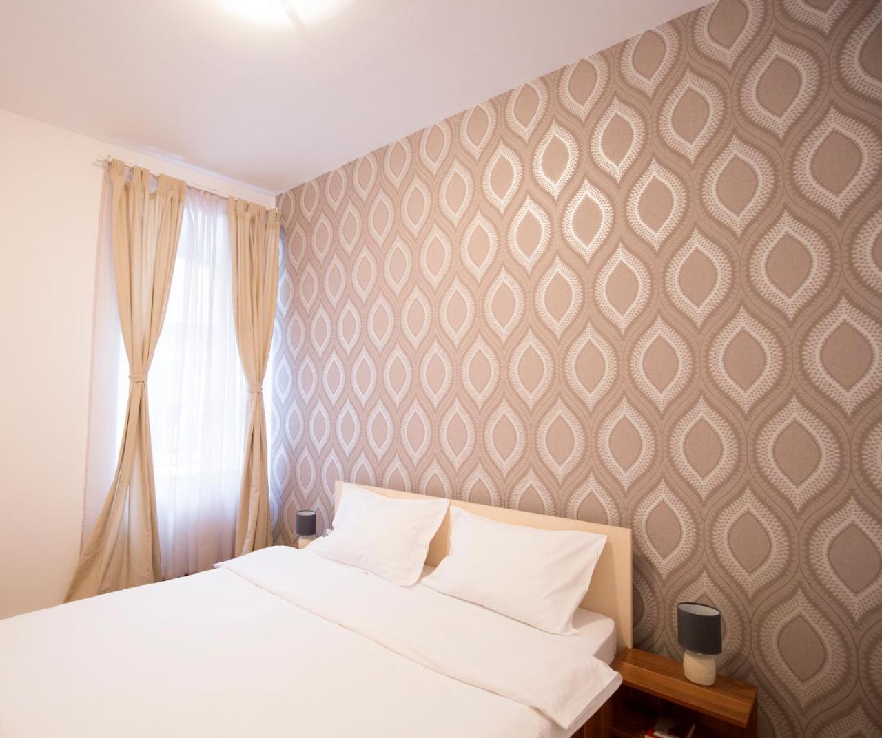 Sunny Old Town Apartment Брашов Екстер'єр фото
