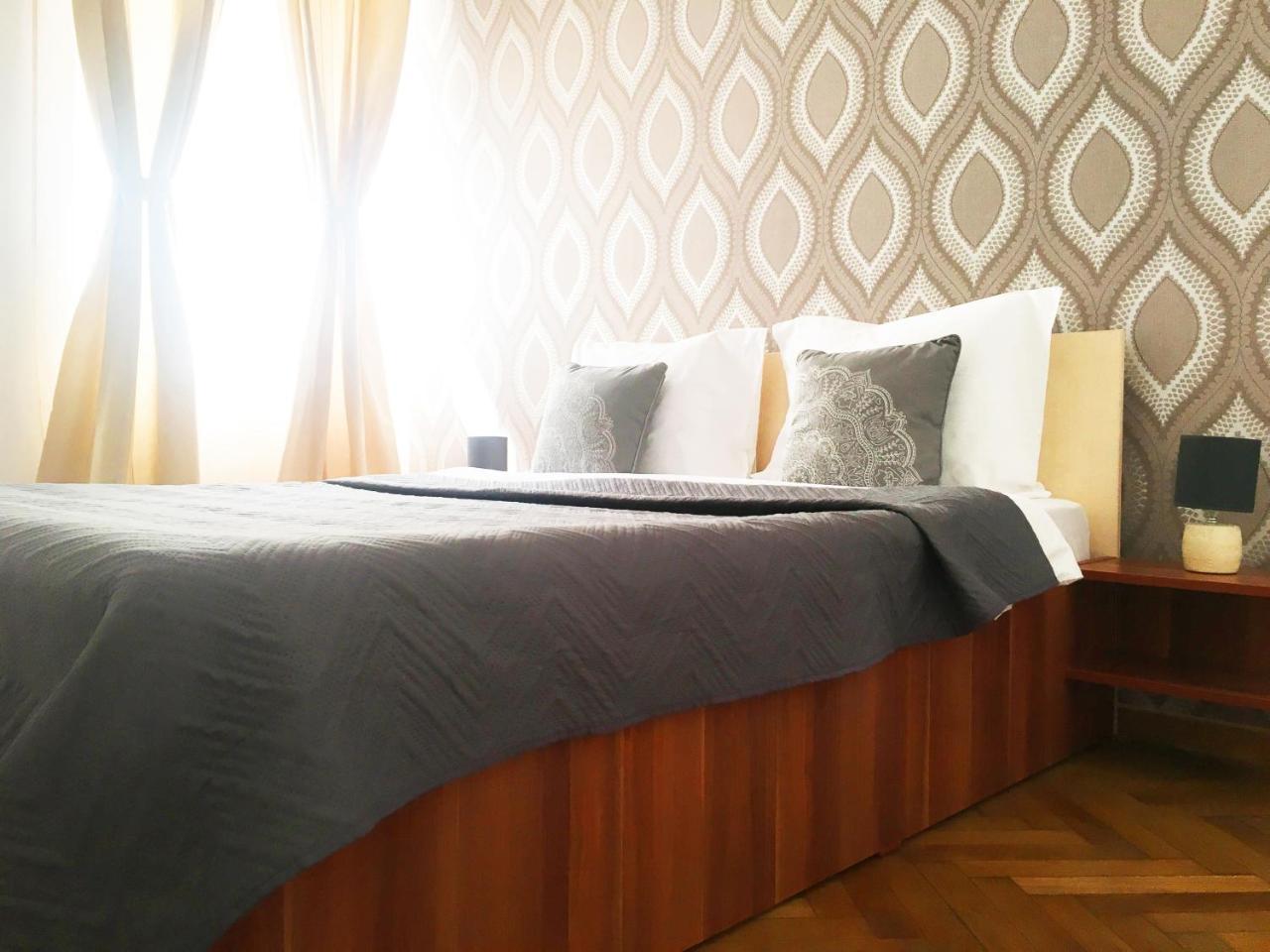 Sunny Old Town Apartment Брашов Екстер'єр фото