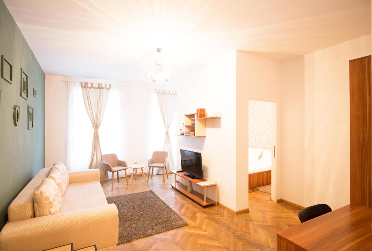Sunny Old Town Apartment Брашов Екстер'єр фото