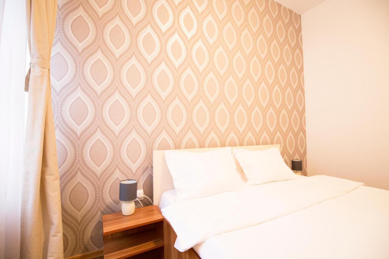 Sunny Old Town Apartment Брашов Екстер'єр фото