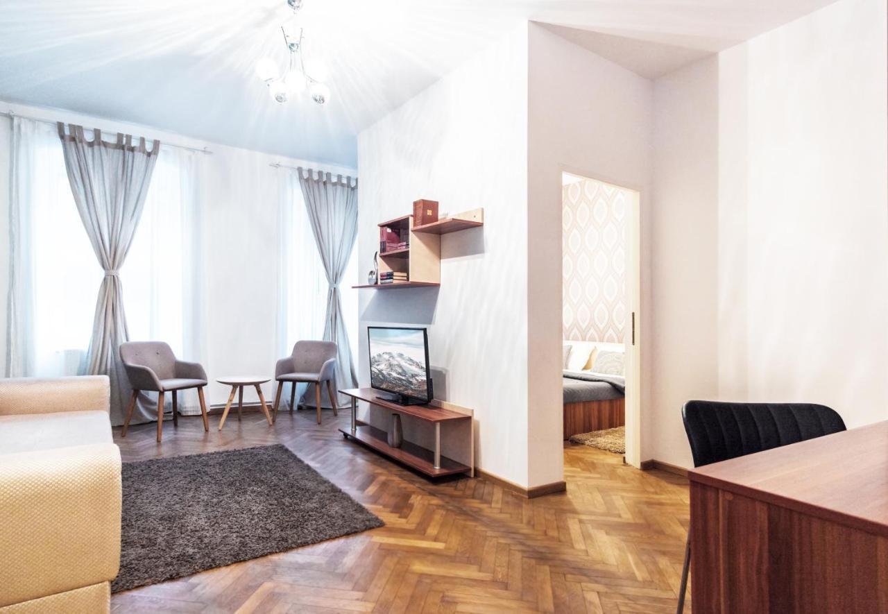 Sunny Old Town Apartment Брашов Екстер'єр фото