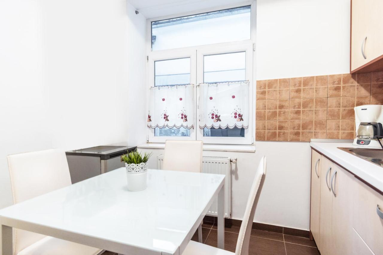 Sunny Old Town Apartment Брашов Екстер'єр фото